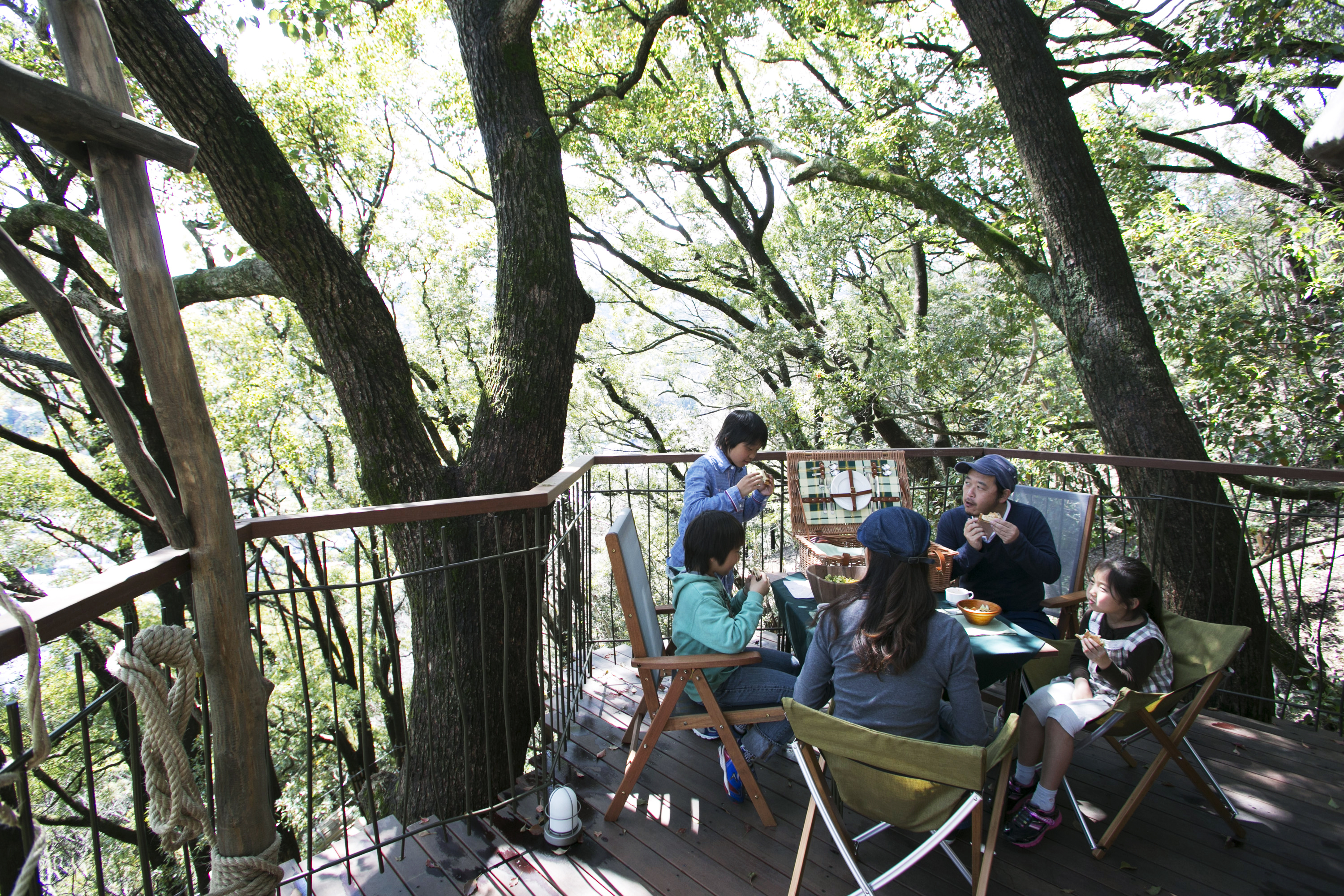 Day2では、自然のなか焚き火をおこなう「父子で焚き火会」に、ライターとしてご参加いただきます